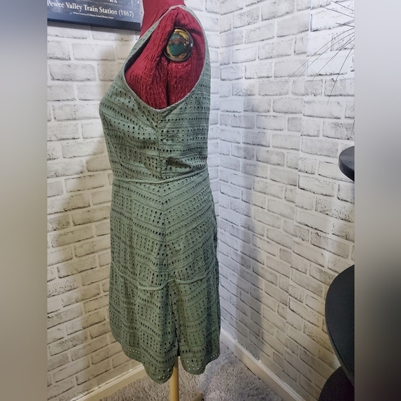 GAP Fit & Flare Lined Eyelet Zip in Back Sleeveless Dress Cool Olive Size 10 - Picture 5 of 8